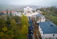 Udbina: Postavljanje kamena u spomen na poginule branitelje HEP-a i HOPS-a