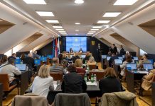 Održana Županijska skupština: župan Petry najavio korake za sanaciju otpada i zaštitu rijeke Gacke