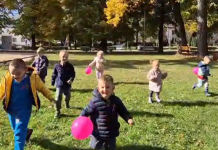 Mališani iz Dječjeg vrtića Slapić Korenica poslali poruku: „Mama, budi zdrava!“