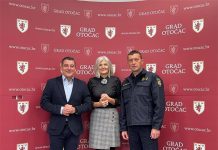 Radni sastanak načelnika Policijske postaje Otočac s gradonačelnikom i ravnateljicom osnovne škole