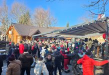 Baške Oštarije u podne zakoračile u 2026. uz pjesmu i dobro raspoloženje