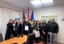 Policija pokazala srce veće od značke i obilježila Dan mimoza u Otočcu