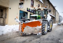 Gospić zatrpan snijegom, ralice i lopate u pogonu od ranog jutra